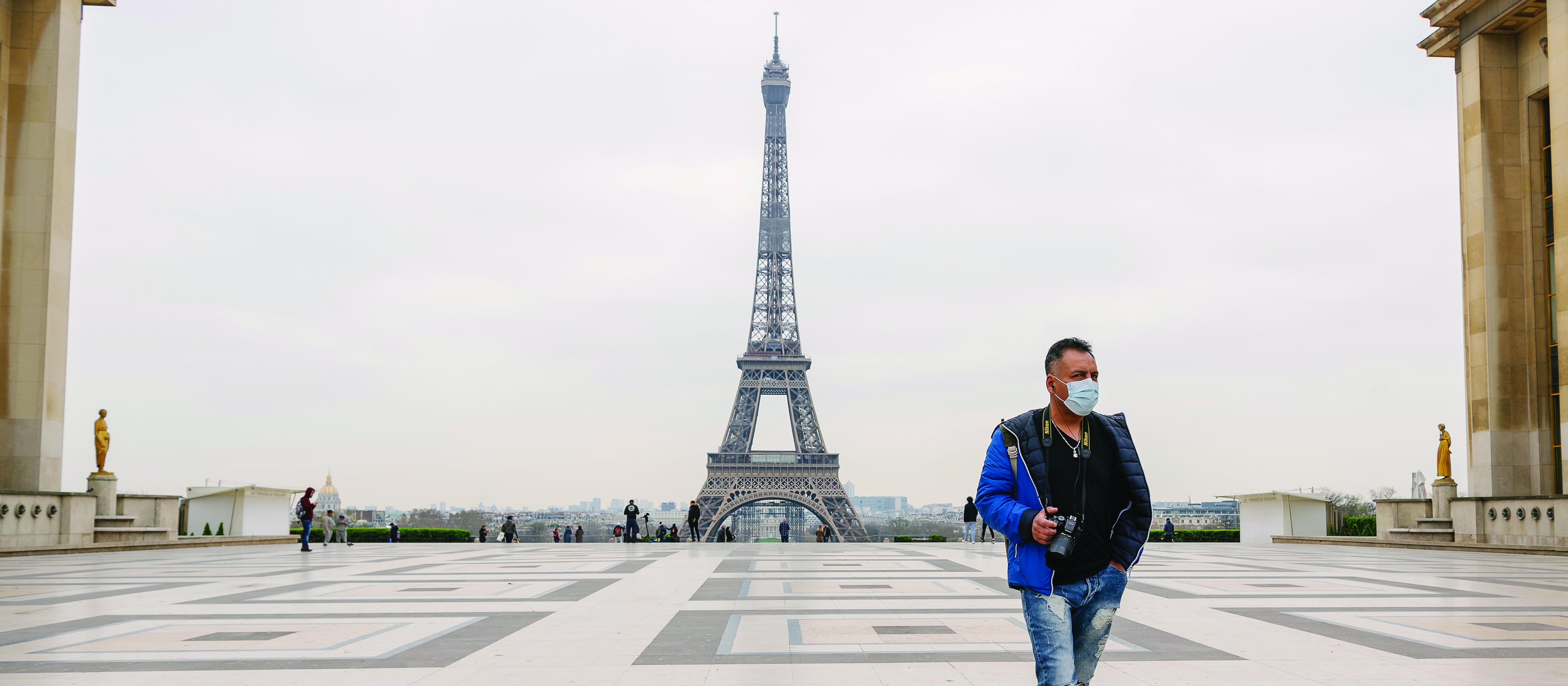 Man in Paris, Fran Boloni on Unsplash