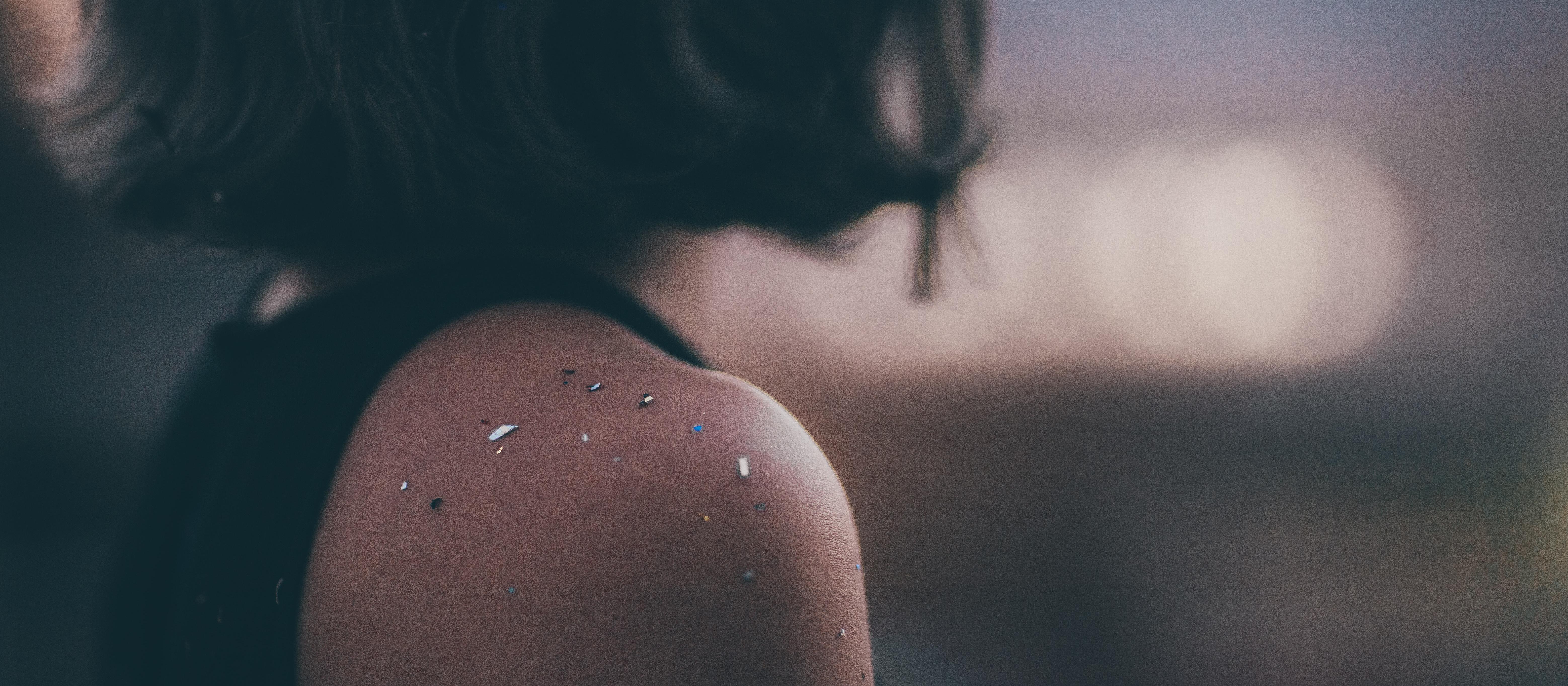 Shoulder_Luis Quintero on Unsplash