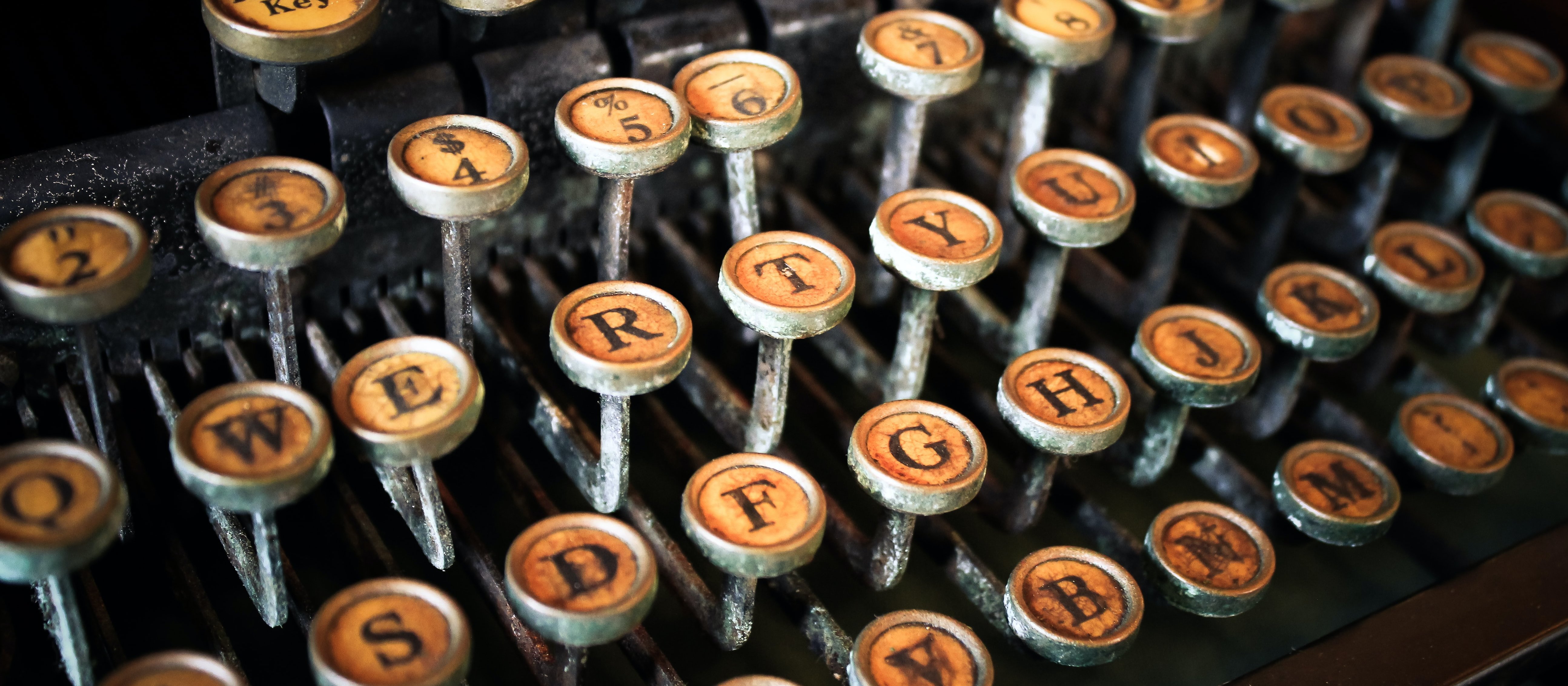 Typewriter keys Samuel Ramos on Unsplash