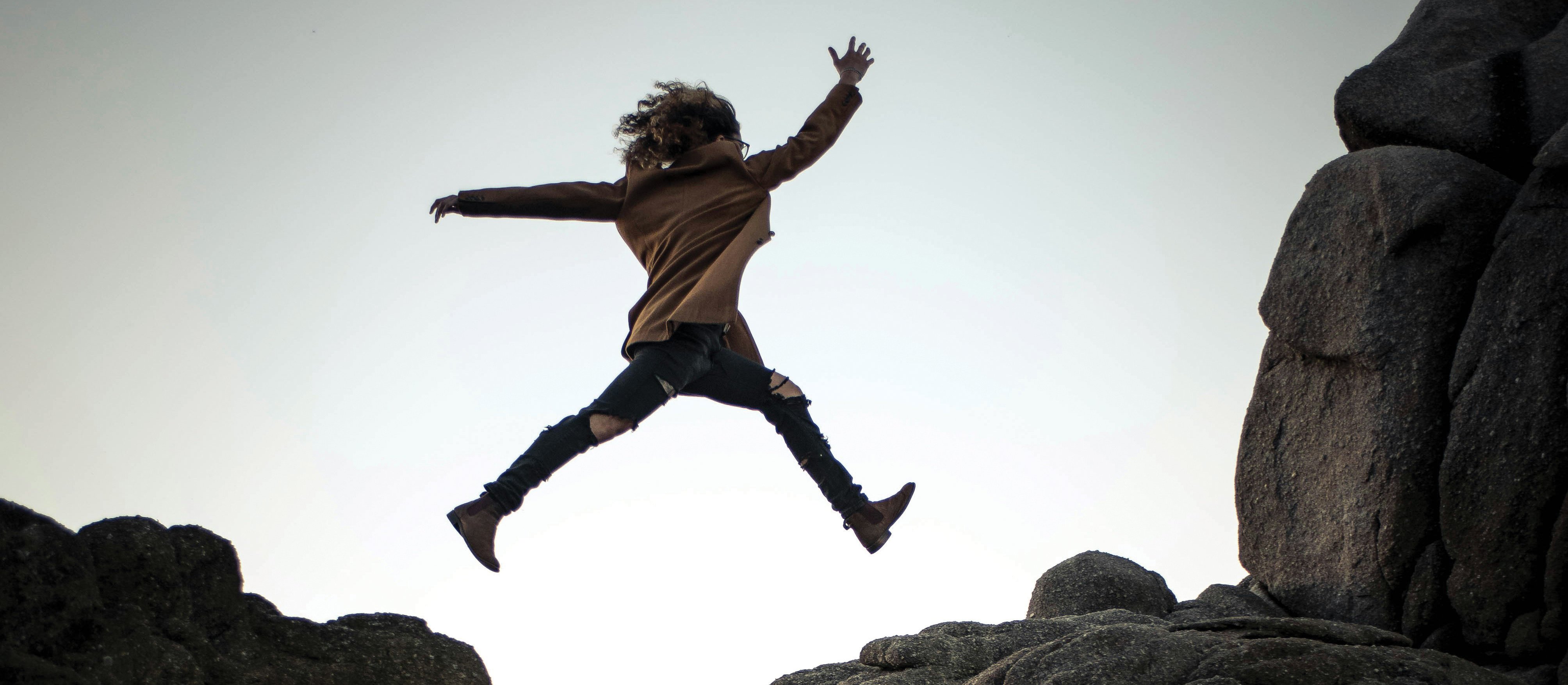 Cliff jumping CR Sammie Chaffin on Unsplash