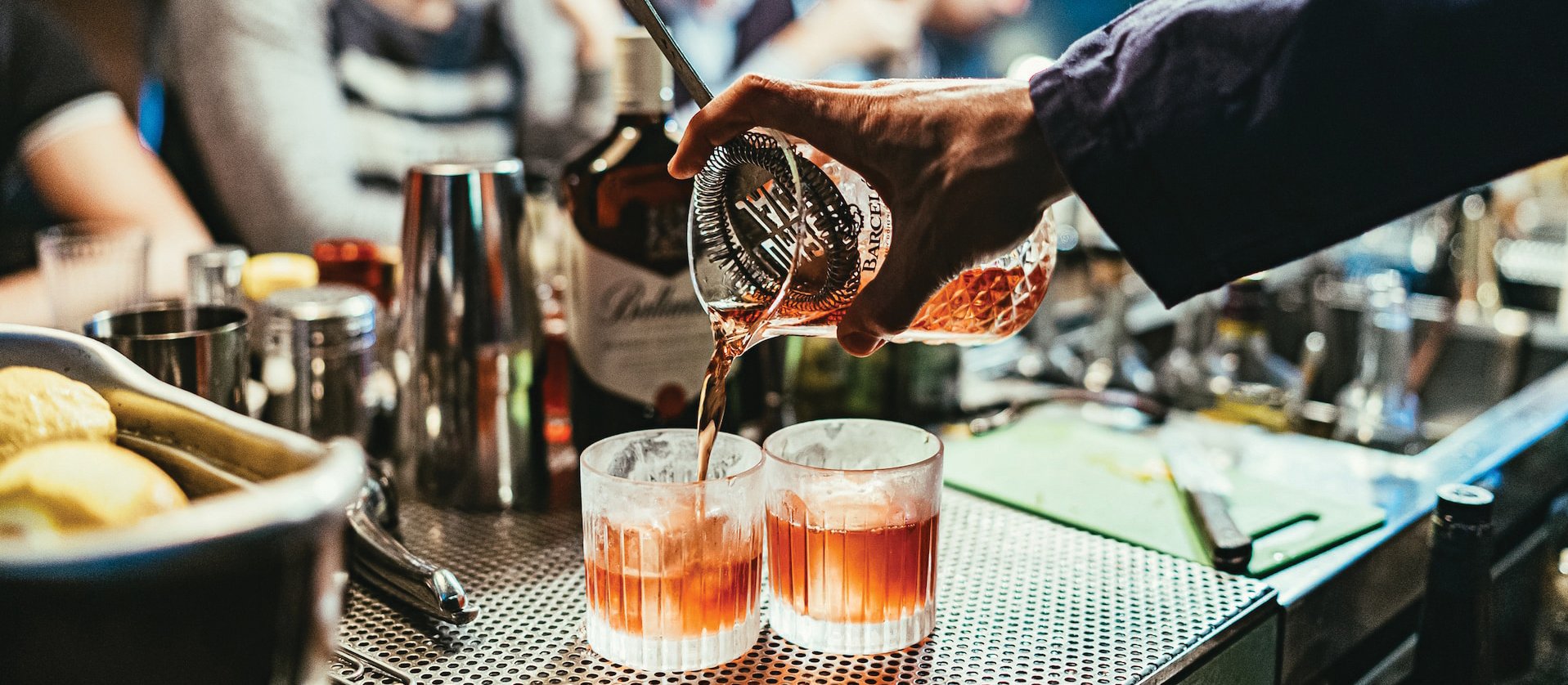 Alcohol pouring drinks CR Stanislav Ivanitskiy on Unsplash