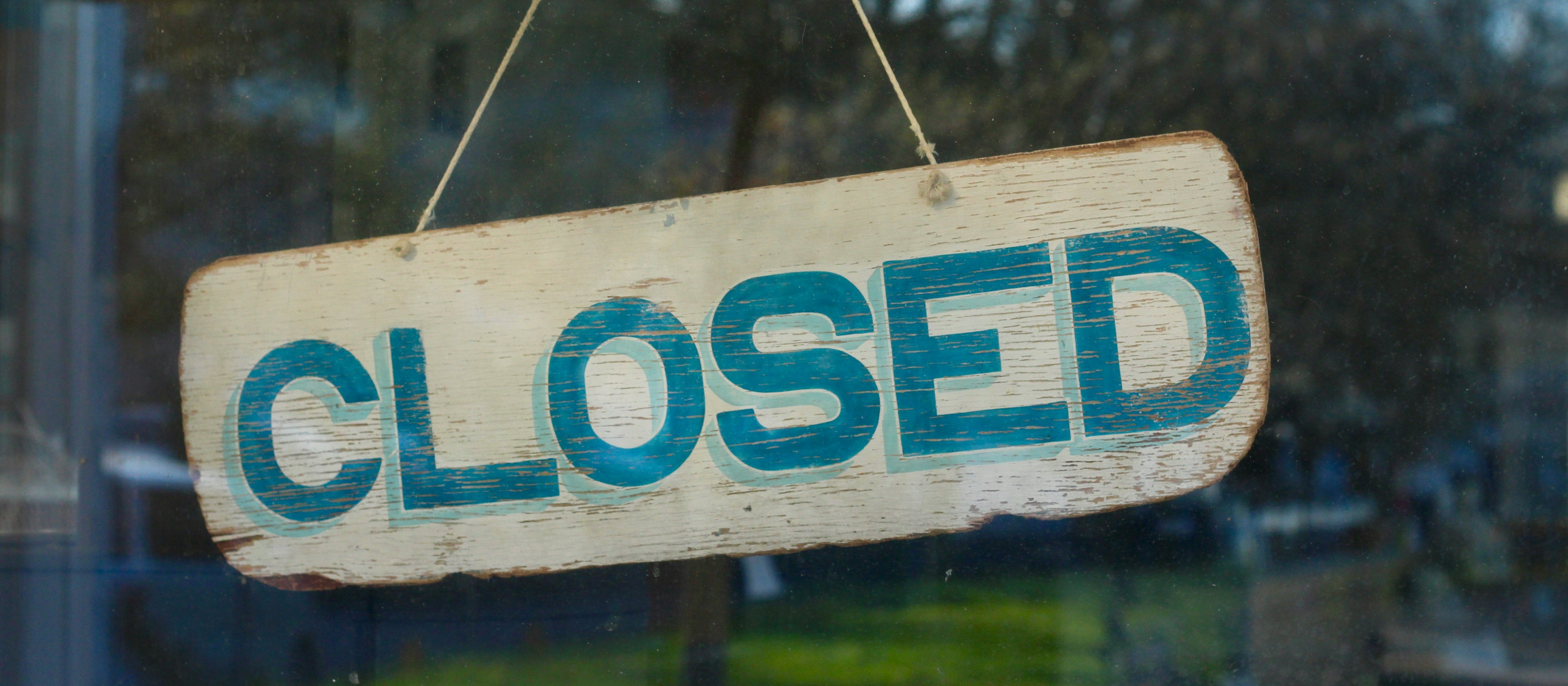 Closed sign blue CR Lisa Bresler on Unsplash