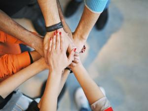 hands_meeting