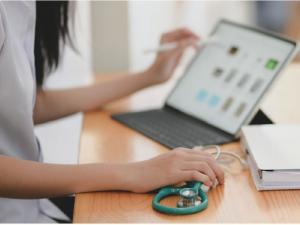 Woman at computer, virtual consult