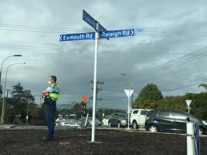 Police officer near Northcote covid testing station, pic by Anna Lee