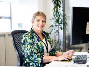 Lynne Hayman sitting at desk - RNZCGP high res 2020