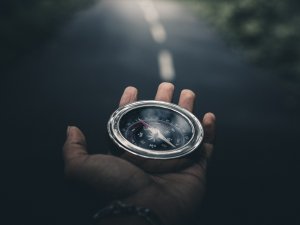 Compass_Ahmed Zayan on unsplash