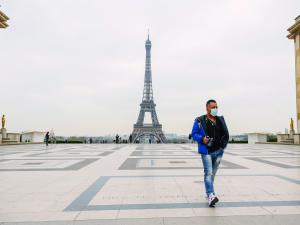 Man in Paris, Fran Boloni on Unsplash