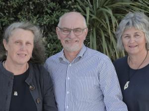 Jo Hilder, Prof Tony Dowell and Assoc Prof Maria Stubbe