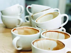 Coffee, coffee cups, Izz R on Unsplash