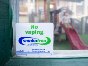 Kidzone, no vaping sign