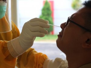 Nasal Covid swab [Image: Mufid Majnun on Unsplash]