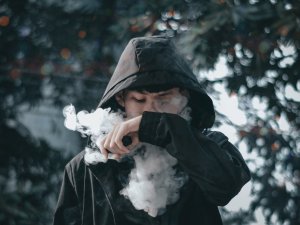 Vaping teenager Toan Nguyen on Unsplash