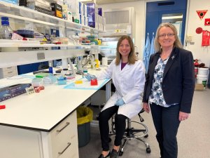 Dr Anya Arthurs and Prof Claire Roberts at the PHaB Lab [Image: Flinders University]