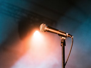 Microphone Matthew Jungling on Unsplash