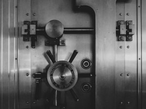 Vault CR Jason Dent on Unsplash