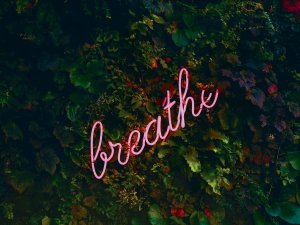 Breathe sign CR Tim Goedhart on Unsplash