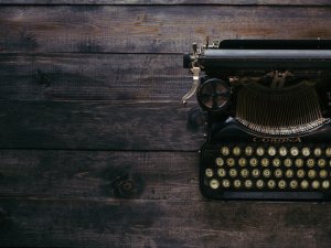 Old typewriter Patrick Fore on Unsplash