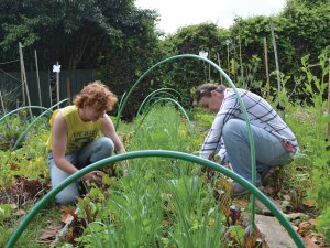 Tamaki Urban Market Garden farmers Britta Hamill (L) and Dani Spoeth (R) 