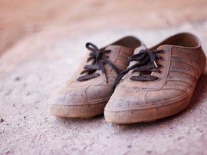 Old shoes Arwan Sutanto on Unsplash