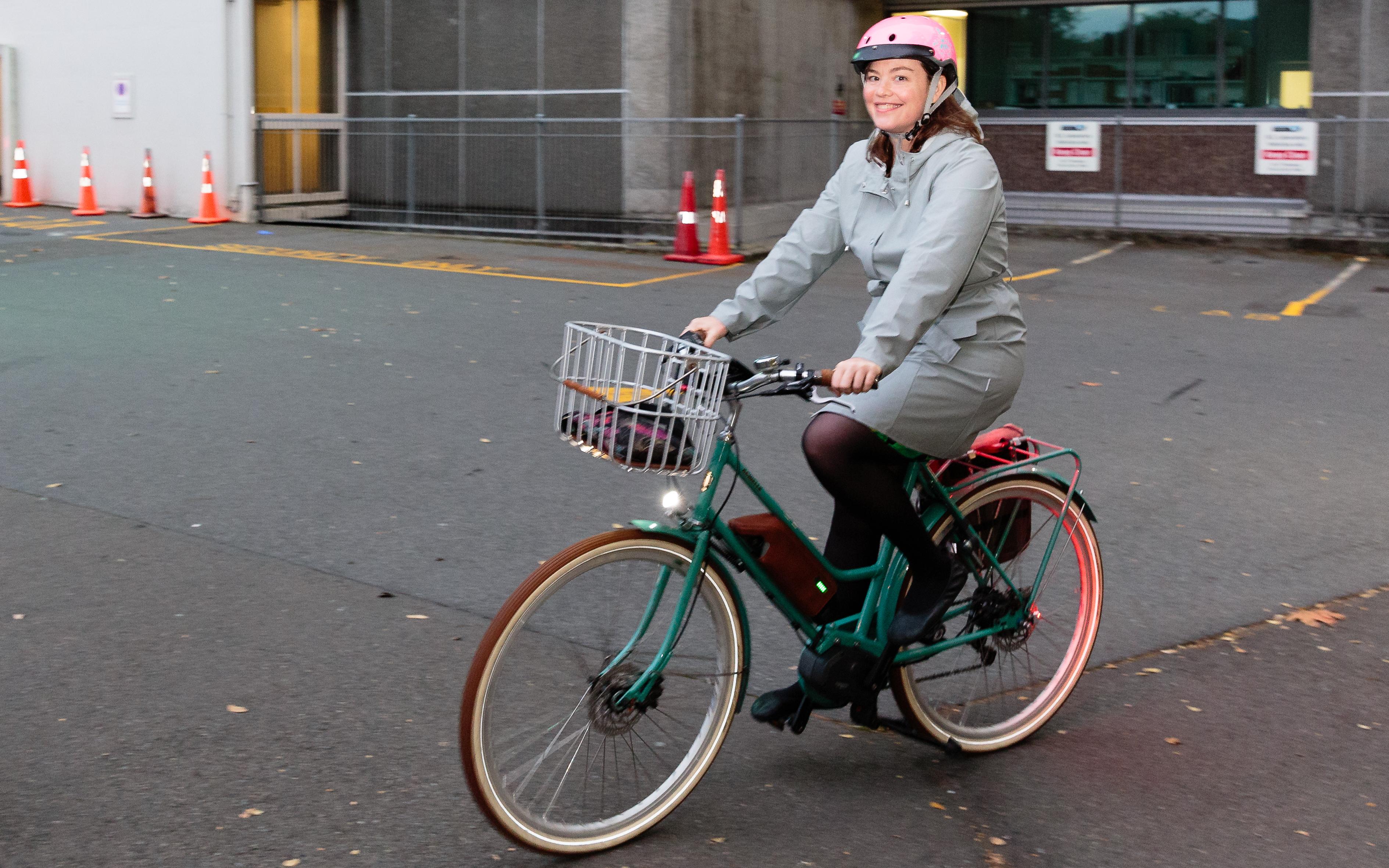 JULIE ANNE GENTER ON CYCLE